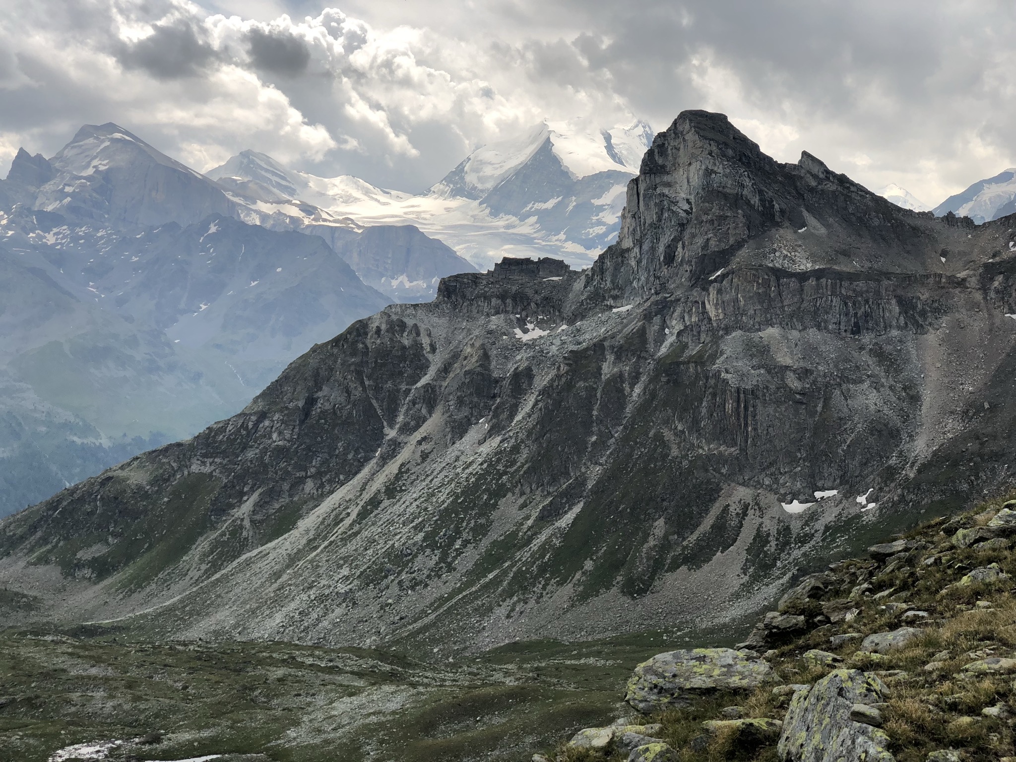 Gruben lies ahead and down.