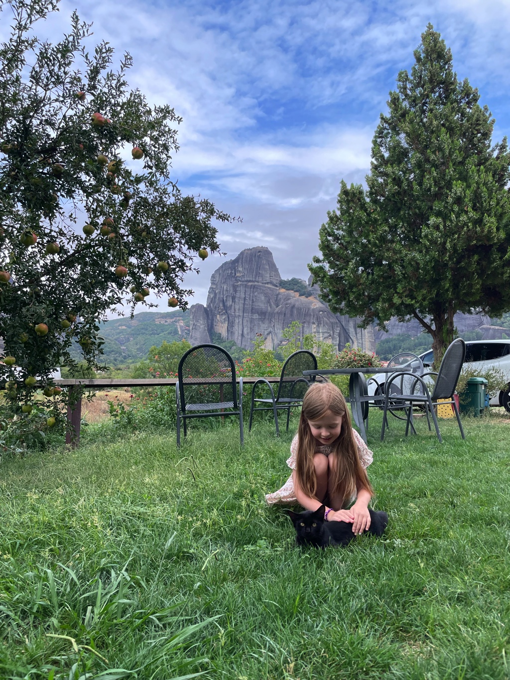 This little girl is named Natalia. She speaks good English and likes kitties.