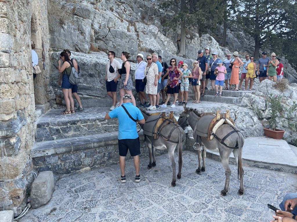 Tourists waiting to get into the Acropolis.