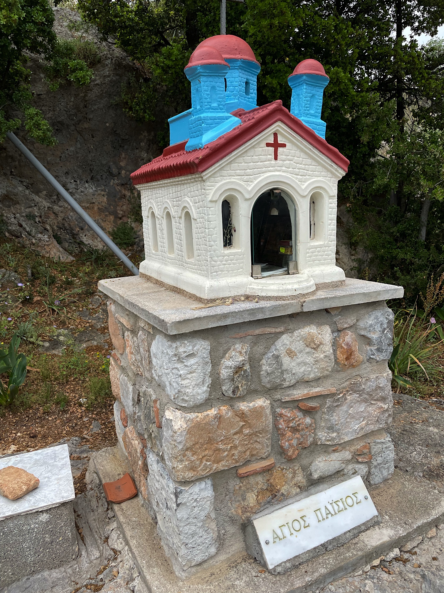 A tiny shrine for Saint Païsios, on a trail south of Delphi.