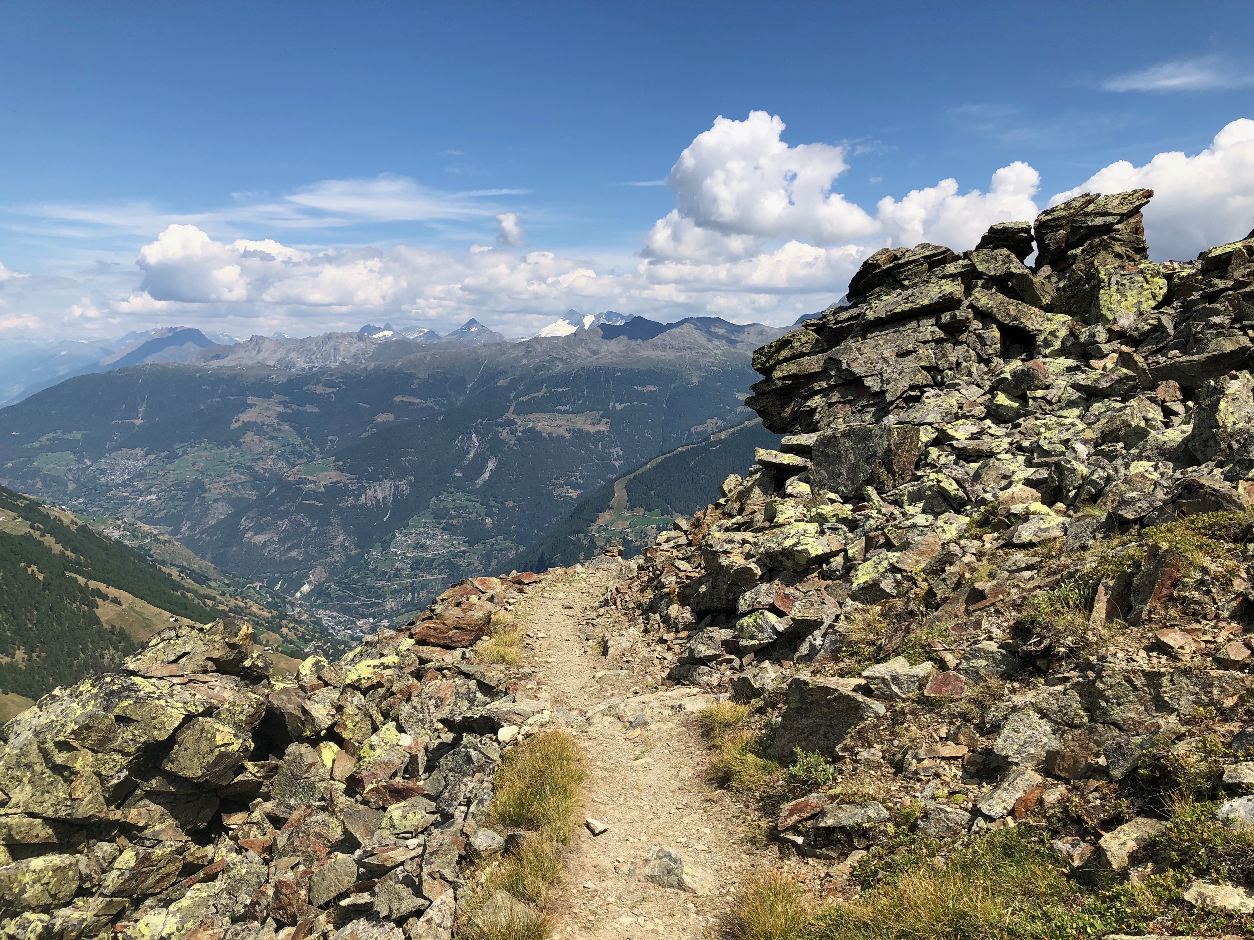 Rounding a bend heading toward the Matterthal, right on the edge!