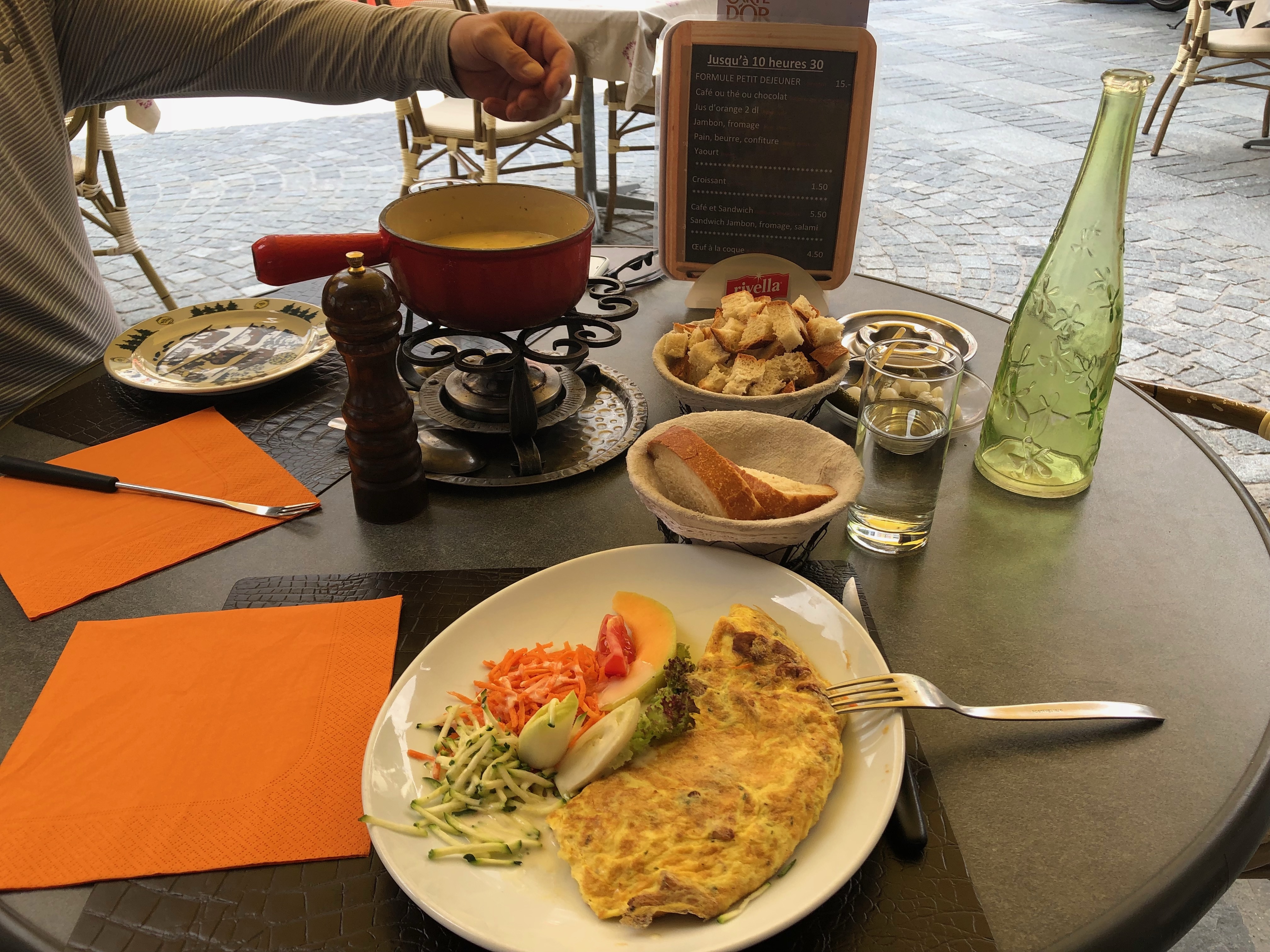 Our leisurely lunch of chanterelle fondue and chanterelle omelette, followed by apricot parfaits.
