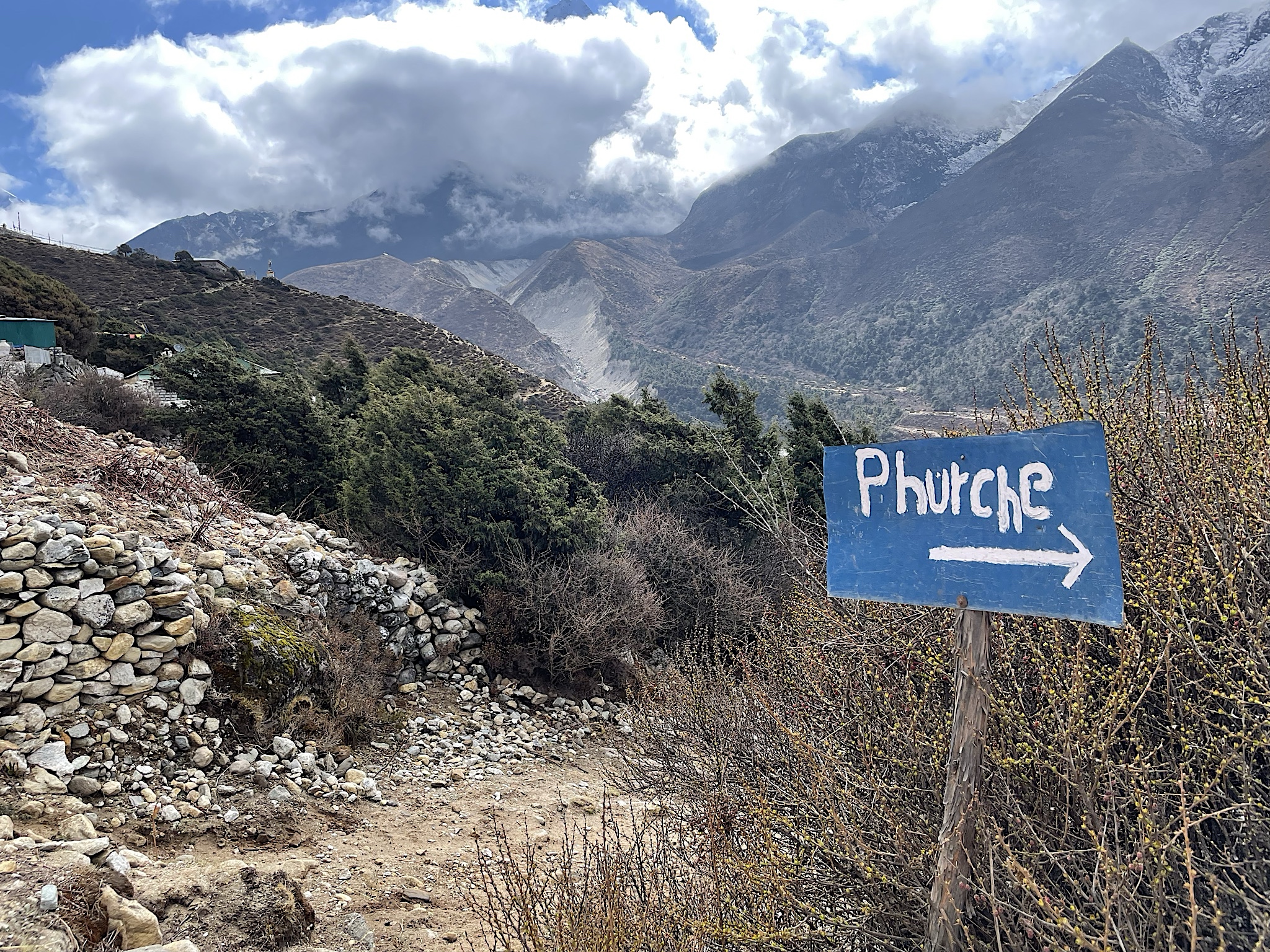 A sign pointing the way to Phortse, spelled etymologically.